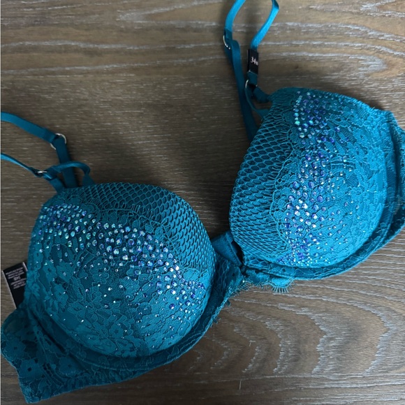 Victoria’s Secret Rhinestone Push-up Bra & matching garter - Picture 3 of 5